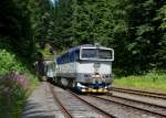 754 060 mit Os 7544 nach Bayerisch Eisenstein am 11.08.2013 bei der Einfahrt in Spicak.