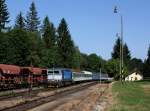 Die 754 046 mit einem R nach Bayerisch Eisenstein am 27.07.2013 bei der Einfahrt in Hamry-Hojsova Str.