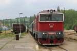 754 066-9 mit Os 4834 Brno-Okřky auf Bahnhof Okřky am 24-5-2013.