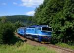 754 041 mit einem R nach Prag am 16.08.2013 bei elezn Ruda.