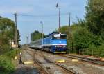 754 041 mit einem Os nach Bayerisch Eisenstein am 24.08.2013 bei der Ausfahrt in Janovice nad Uhlavou.