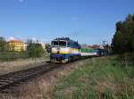 Die 754 006 mit einem Os nach Nové Údolí am 04.05.2014 unterwegs bei Kájov.