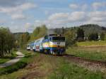 Die 754 020 mit einem Os nach České Budějovice am 04.05.2014 unterwegs bei Horní Planá.