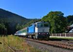 754 046 mit einem Os nach Bayerisch Eisenstein am 02.08.2013 bei der Ausfahrt in Spicak.