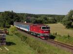 Die 754 066 mit einem Os nach Domažlice am 10.07.2015 unterwegs bei Blížejov.