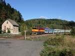 Die 754 044 mit einem Sp nach Čerčany am 28.09.2015 unterwegs bei Kácov.