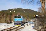 754 041-2 mit OS 7504 bei der Ausfahrt in Špičák am 07.02.16.