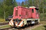 Nicht ganz frisch ist die Farbe von 703 031, hier am 11 Mai 2024 ins Eisenbahnmuseum von Luzna u Rakovnika gesehen.