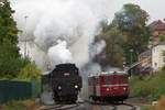 CSD 423 009 (CD 90 54 4230 009-1) mit dem Os 11828 (Chrudim - Chocen) und M131.1228 als Os 11827 (Chrudim mesto - Pardubice hl.n.) bei der Paralllelausfahrt am 05.Oktober 2019 kurz nach dem Bahnhof