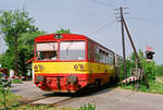 21. Mai 1993, Tschechien, Triebwagen 810 246-9 der CD in Trebon. Er fährt, von Tabor kommend, in Richtung Velenice	