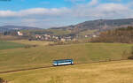 810 319-4 als Os 17553 (Domazlice - Klatovy) bei Pocinovice 8.2.23