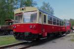 Der 2. von viele  Brotbüchse  M152 0002, steht am 11 Mai 2024 als Exponat ins Eisenbahnmuseum von LUzna u Rakovnika und spielt während das Dampfwochenende eher ein Bewirolle.