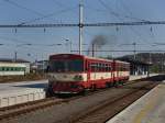 Der 810 114 am 10.10.2010 bei der Ausfahrt aus Klatovy.