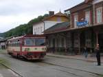 810 039-8 mit Os 15409 Trutnov Hlavn Ndra-Jaroměř auf Bahnhof Trutnov Hlavn Ndra am 1-8-2011.