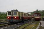 M 262 056 und 810 482-0 am 03.06.2012 im Bahnhof Weipert (Vejprty). 

