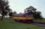 Einfahrt des 810294 als Zug 15915 um 16.03 Uhr am 288.6.1992 in den kleinen Landbahnhof Skovice.
