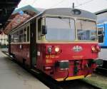 18.2.2015 12:13 KŽC M 152 0535 (alte Bezeichnung für Baureihe 810) als Personenzug (Os) nach Praha-Čakovice im Startbahnhof Praha Masarykovo nádraží. KŽC (Klub železničních cestovatelů) ist ein Eisenbahnverein, der reguläre Personenzüge mit historischen Wagenmaterial fährt.