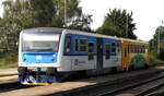 als   bunter Vogel  ist hier 914 194-6 in Mnichovo Hradiste Richtung Turnov unterwegs.31.08.2024 10:21 Uhr.