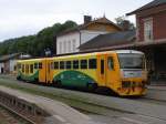 814 107-9/914 107-8 auf Bahnhof Trutnov Hlavn Ndra am 1-8-2011.