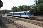 CD 854 203-7 als erstes Fahrzeug des Os 4826 (Brno hl.n. – Namest nad Oslavou) am 18.August 2018 im Bahnhof Zastavka u Brna.