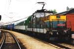 111 005-5 auf Bahnhof Praha-Hlavni sm 8-5-1995.