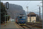 E 469 165 (121 056) und 121 041-8 der IDS Cargo warten am 11.02.2023 in Děčín hl.n.