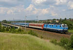 Die 151 016 passierte am Nachmittag des 28. Mai 2018 mit dem EX 143  Petr Bezruč   (Praha hl.n-Žilina) den Talübergang zwischen Dlouhá Třebová und Česká Třebová.
