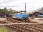 ČD 151 020-5 mit dem R 612  Krušnohor  nach Cheb, am 08.06.2020 in Praha hl.n..
