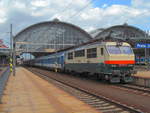 Die Lok 151 023 der Tschechischen Bahnen hat in Bohumin den EC 116  Praha  aus Warschau übernommen.