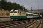 CD Gorilla 151020 erreicht mit einem Schnellzug am 11.9.2009 den Bahnhof Zabori nad Labem auf dem Weg nach Prag.