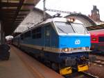 CD 151 016-3 mit Schnellzug im Hauptbahnhof Prag am 20.