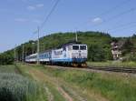 Die 162 011 mit einem R am 04.06.2015 unterwegs bei Křešice.