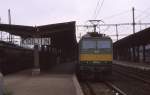 E 4993031 am 27.6.1988 um 10.50 Uhr mit Personenzug nach Prag im Bahnhof Kolin.