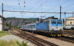 163 073 erreicht mit einer Os von Usti nad Labem Zapad nach Lysa nad Labem am 14.06.19 den Bahnhof Usti nad Labem Strekov.