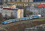   Am 13.02.2020 schiebt 163 073 ihren Regionalzug 6408 aus Lysá nad Labem kommend nach Ústí nad Labem západ, was auch   der Endbahnhof dieses Zuglaufes ist und überquert