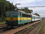 163 215-7 mit Os 6209 Jaroměř-Hradec Krlov Hlavn Ndra auf Bahnhof Jaroměř am 12-8-2011.