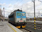 Fahrt von CZ-CD 91 547 362 055-6 zum Koppeln mit den auf Gleis 1 im Bahnhof Cheb bereitgestellten Wagen zur Fahrt nach Prag.