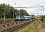 Heute leider Geschichte eine 362 vor den Schnellzügen zwischen Cheb und Ústí nad Labem.
Am 26.07.21 sah man 362 062-2 mit dem R 614 noch in Tršnice.
Es fahren jetzt Loks der Baureihe 193!