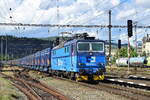 363 008-4 fährt mit einem Hackschnitzelzug durch Usti nad Labem Strekow in Richtung Süden.