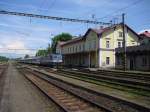 363 079-5 mit einem Personenzug, bei der Durchfahrt im Bahnhof Cheb Trsnice.