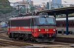 IDS Cargo 365 001 ist einer ex-NMBS/SNCB HLE12 und durchfahrt in aller Rühe am 17 September 2024 Bratislava hl.st.