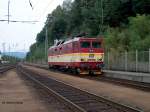 Nachdem 371 001 den EC 172 von Prag nach Bad Schandau gebracht hat, fhrt sie jetzt in Warteposition, bis sie den EC 177 aus Dresden zur Rckfahrt nach Prag bernehmen kann. (07.09.2003)