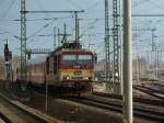 371 001 ist mit ihrem IC eilig auf dem Weg nach Dresden HBF.