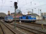 371 001 und 371 002 im Hbf Dresden neben einander , am 01.01.13.