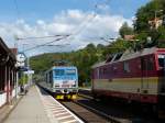 371 201 trifft auf 371 005 hier bei der Durchfahrt im Bahnhof Knigstein.