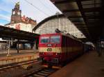 CD 371 004-3 als EC174 nach Hamburg im Hauptbahnhof Prag am 8. 11. 2013. 