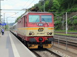 Einfahrt in den Bahnhof Bad Schandau 371 005-1 mit einem EC nach Hamburg am 21. Mai 2016.