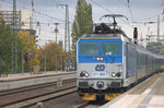 Hier läuft 371 002-7 Jozin mit dem Eurocity aus Prag nach Hamburg in Dresden ein. 
21.10.2016 12:44 Uhr.