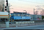 Nachschuss auf 372 013-3 der ČD Cargo, die mit Güterwagen verschiedener Gattungen (Gemischter Gz) völlig überraschend den Interimsbahnsteig Halle(Saale)Hbf Gl.