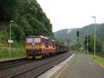 372 012-5 durchfhrt am 06.07.'10 den Bahnhof Schna mit einem Auto Leerzug